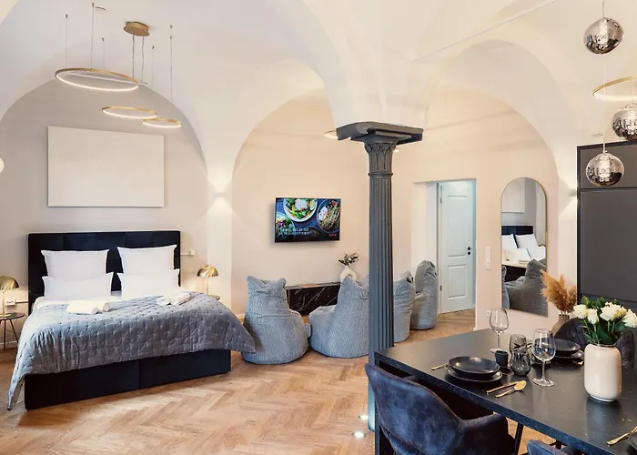 New Luxus Suite I Two Kingbeds I Center